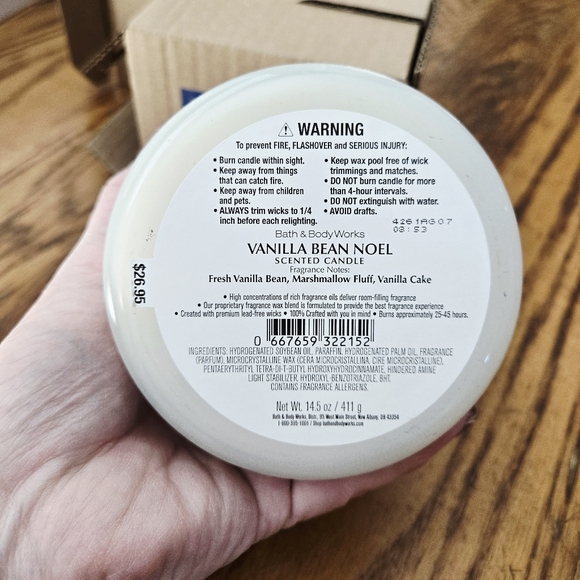 🛍BOGO 50% OFF🕯NWT‼️ Bath & Body Works "Vanilla Bean Noel" 3-wick Candle - Picture 5 of 10